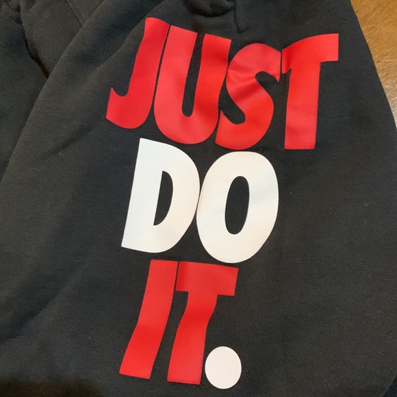 Nike sweater and short outfit - Picture 2 of 7